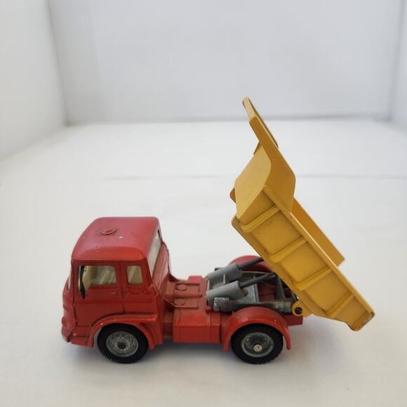 Vintage Corgi Toys 458 ERF 64G Earth Dumper Red & Yellow 1960 Diecast Model - Picture 4 of 6